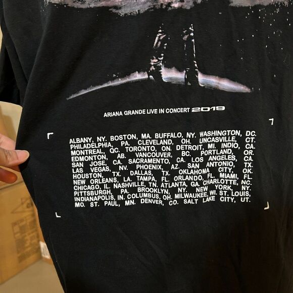 Ariana Grande Sweetener Tour 2019 Short Sleeve Graphic Tee Shirt Top Size Small - Picture 5 of 11